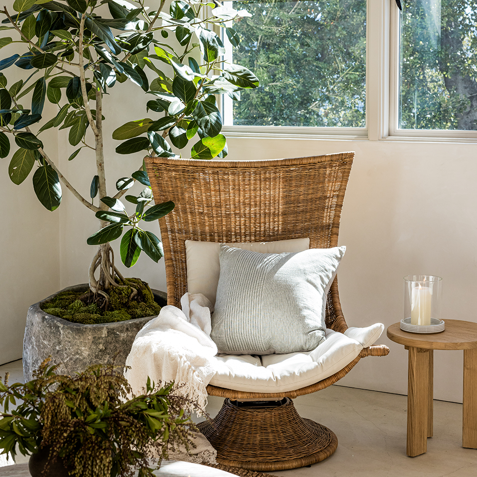 Mar Wicker Swivel Chair