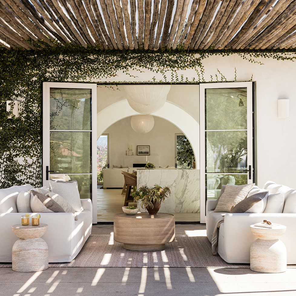 Mckeen Outdoor Round Coffee Table