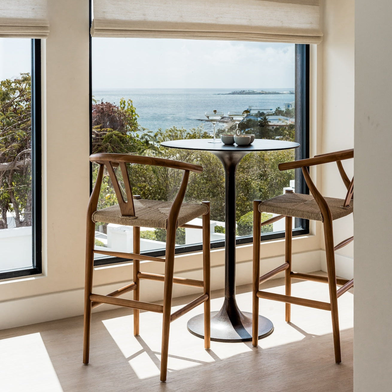 Briaar Bar Table