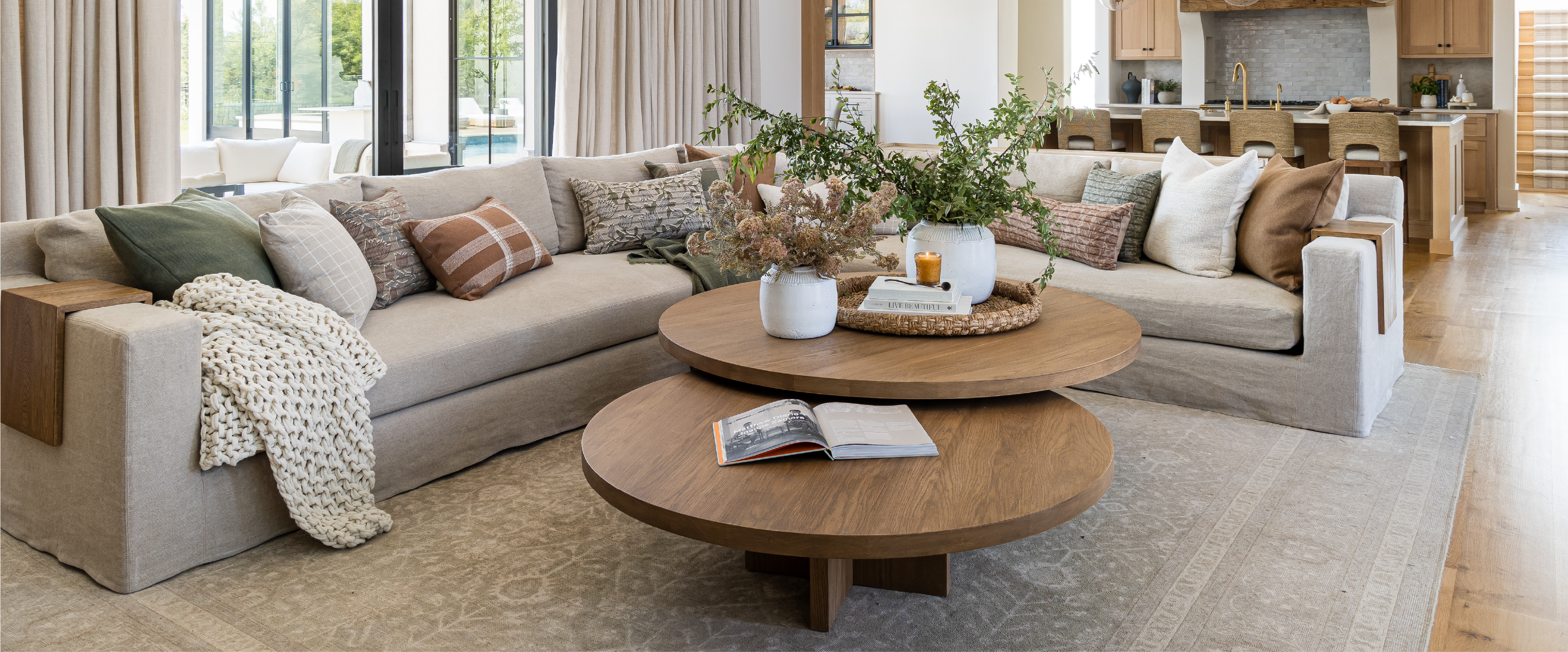 A photo of a living room 