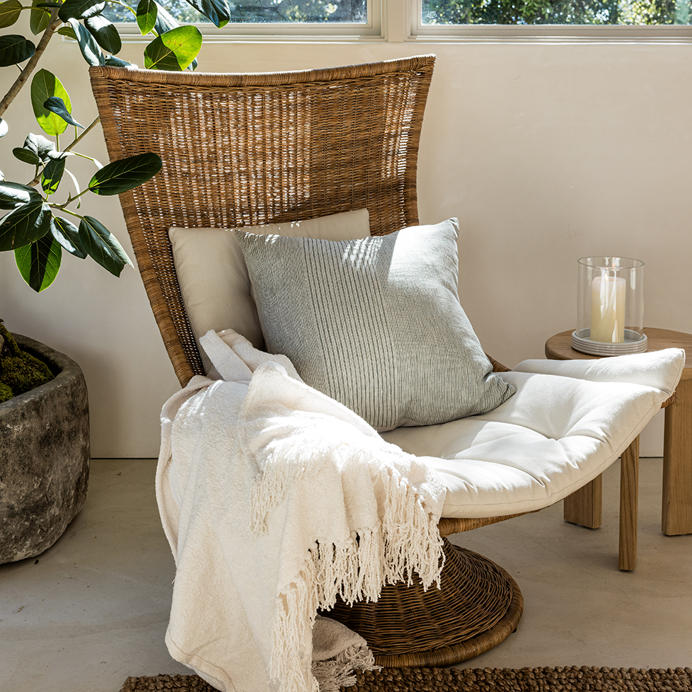 Mar Wicker Swivel Chair